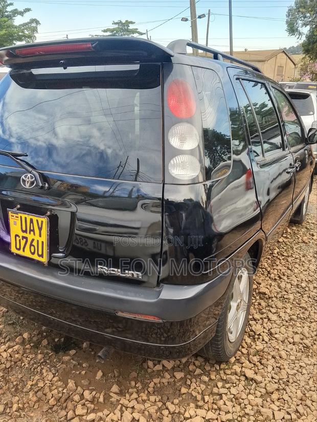 Toyota Raum 2000 Black