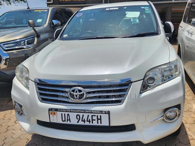 Toyota Vanguard 2012 White