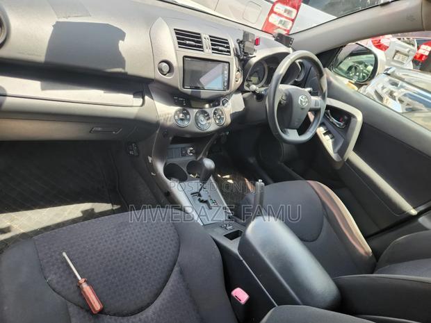 Toyota Vanguard 2012 White