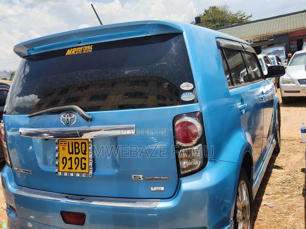 Toyota Corolla Rumion 2010 Blue