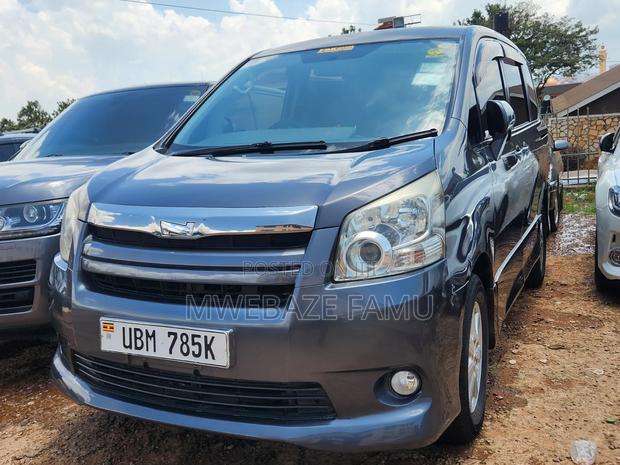 Toyota Noah 2008 Gray