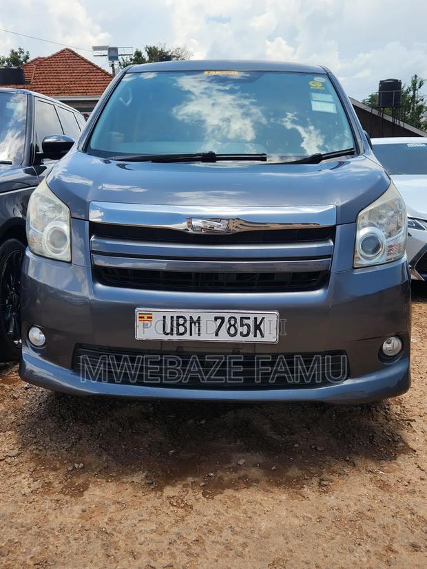 Toyota Noah 2008 Gray