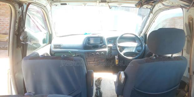 Toyota LiteAce Noah 1999 White