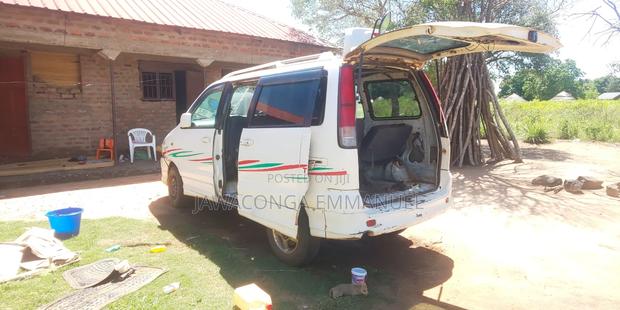 Toyota LiteAce Noah 1999 White