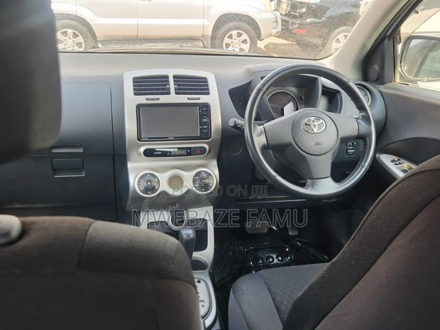 Toyota IST 2010 Silver