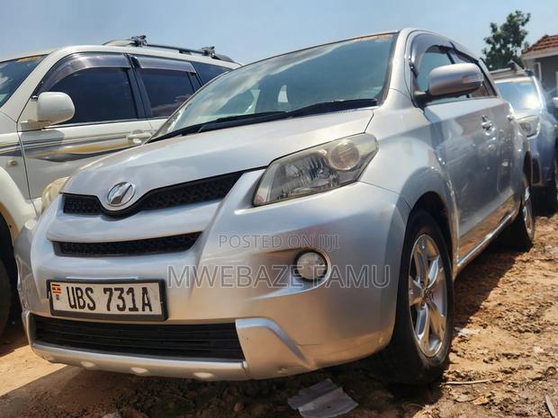 Toyota IST 2010 Silver