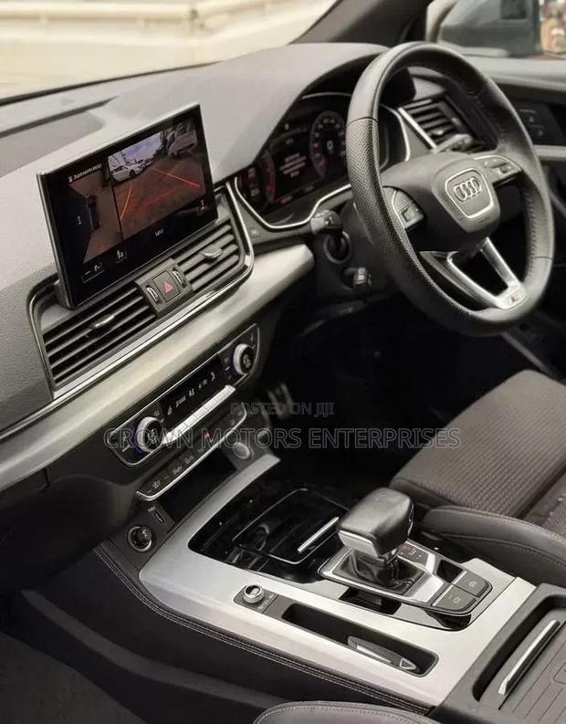 Audi Q5 2021 Gray