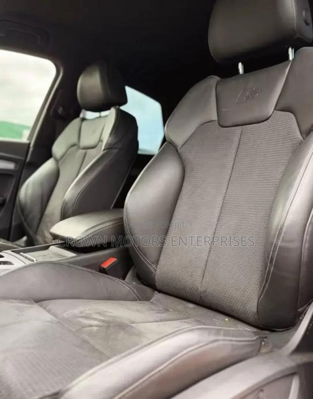 Audi Q5 2021 Gray