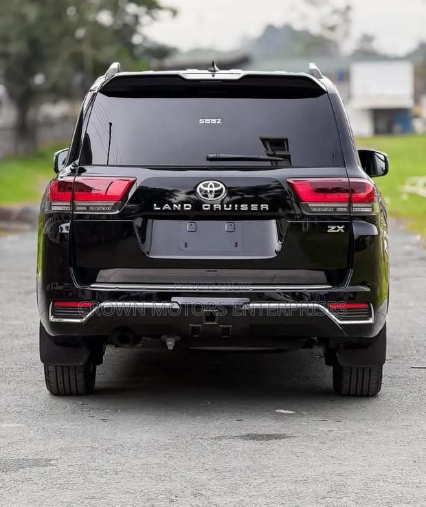 Toyota Land Cruiser LC300 2023 Black