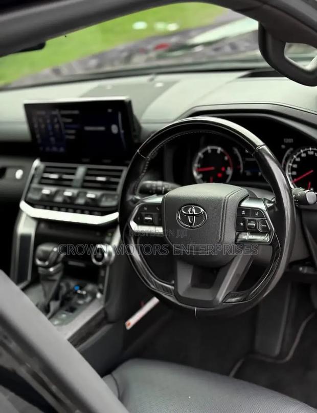 Toyota Land Cruiser LC300 2023 Black