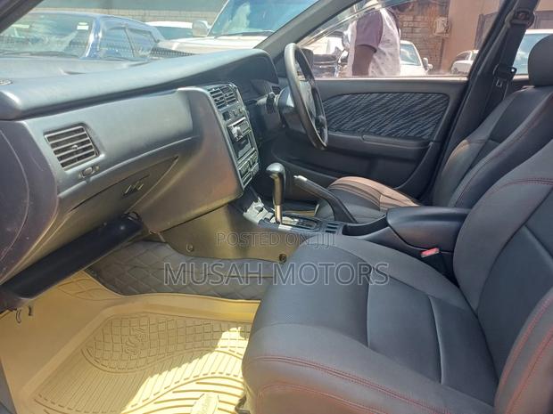 Toyota Caldina 1998 Gray