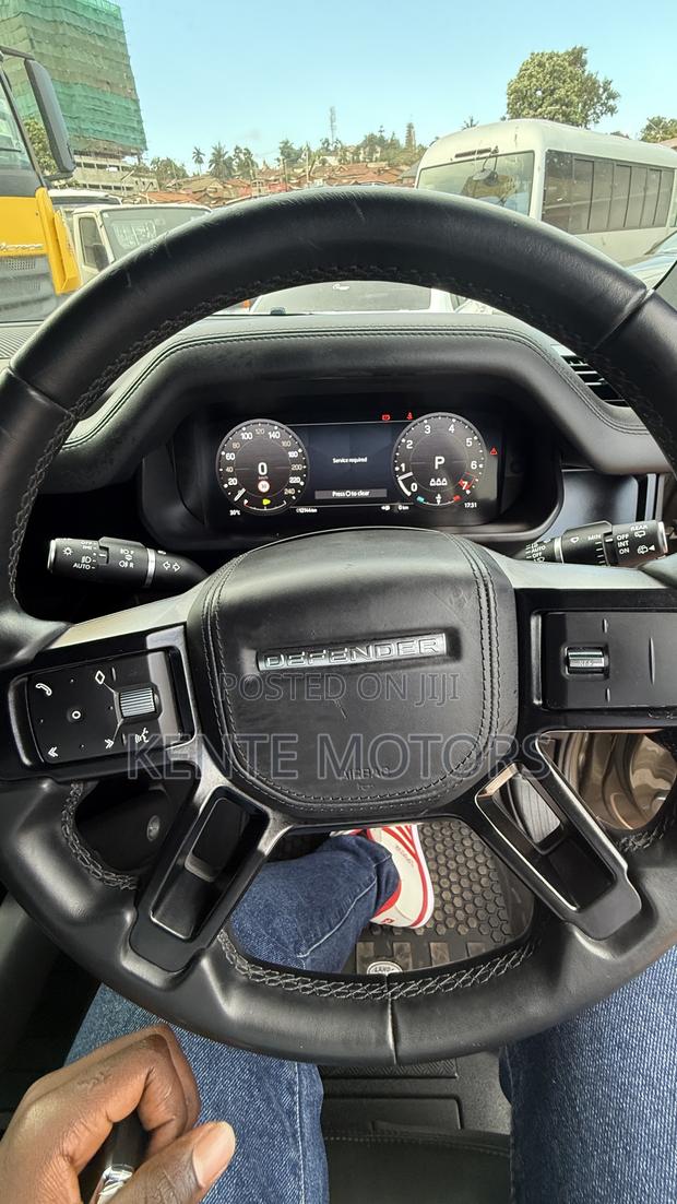 Land Rover Defender X-Dynamic SE 2024 Brown
