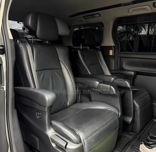 Toyota Alphard 2.4 Petrol AWD 2013 White