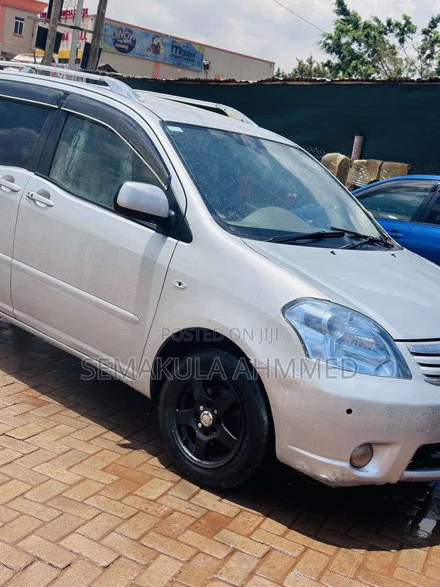Toyota Raum 1.5 AWD 2011 Silver