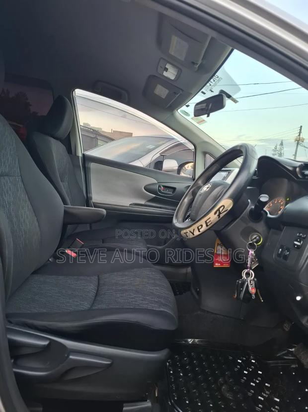 Toyota Wish 2010 Silver