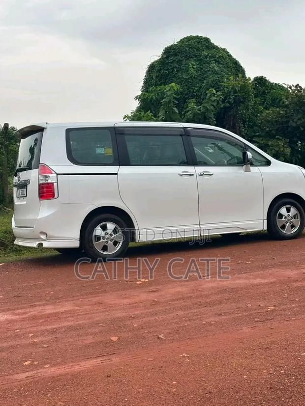 Toyota Noah 2013 White