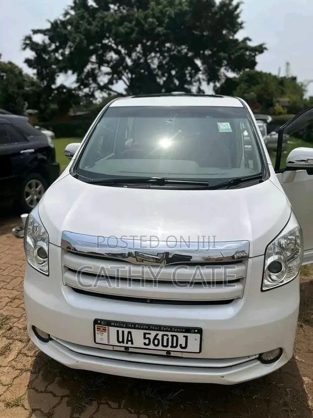 Toyota Noah 2013 White