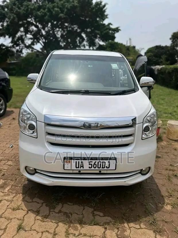 Toyota Noah 2013 White