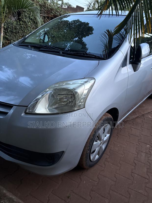 Toyota Passo Sette 2011 Silver