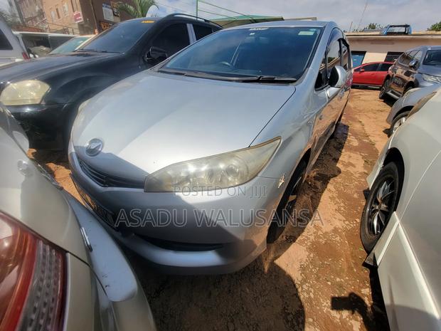 Toyota Wish 2010 Silver