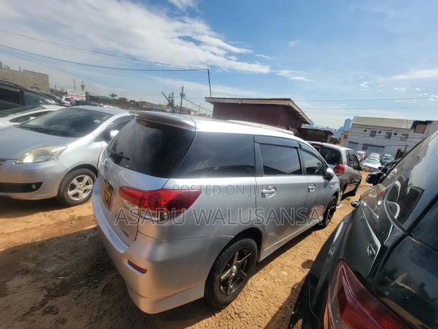 Toyota Wish 2010 Silver