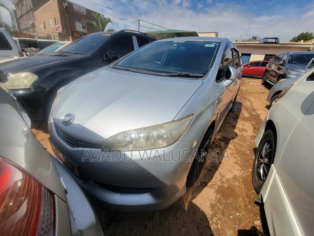 Toyota Wish 2010 Silver