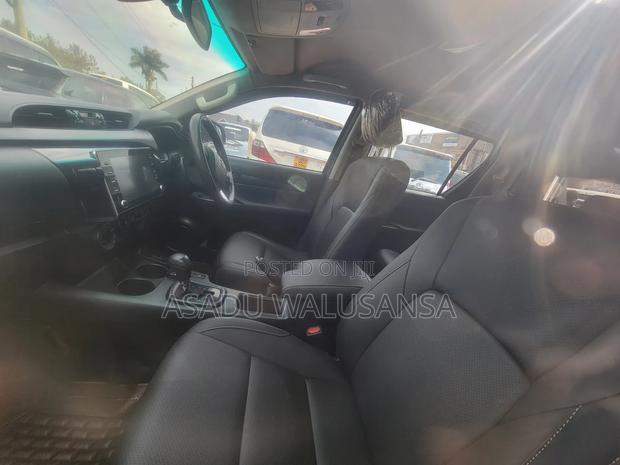 Toyota Hilux 2017 Gray