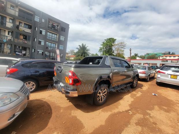 Toyota Hilux 2017 Gray