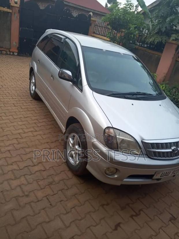 Toyota Nadia 2.0 135hp AWD 1999 Silver