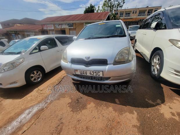 Toyota Vitz 1999 Silver