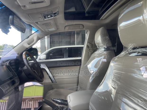 Toyota Land Cruiser Prado 2017 White