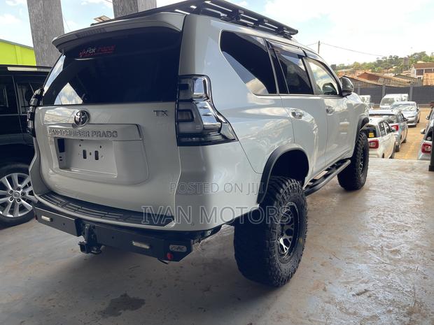 Toyota Land Cruiser Prado 2017 White