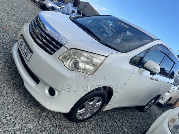 Toyota Noah 2011 White