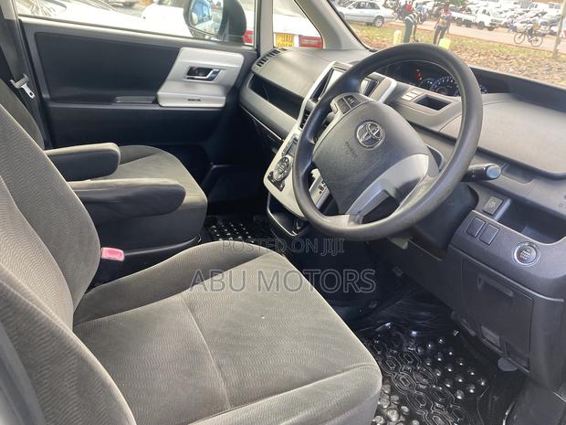 Toyota Noah 2011 White
