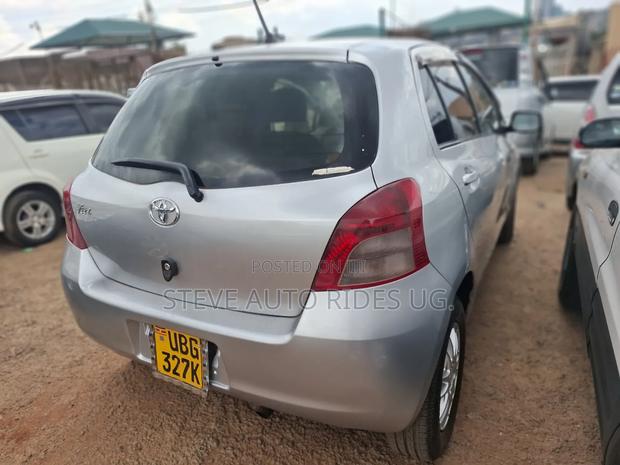 Toyota Vitz 1.3 FWD 5dr 2008 Silver
