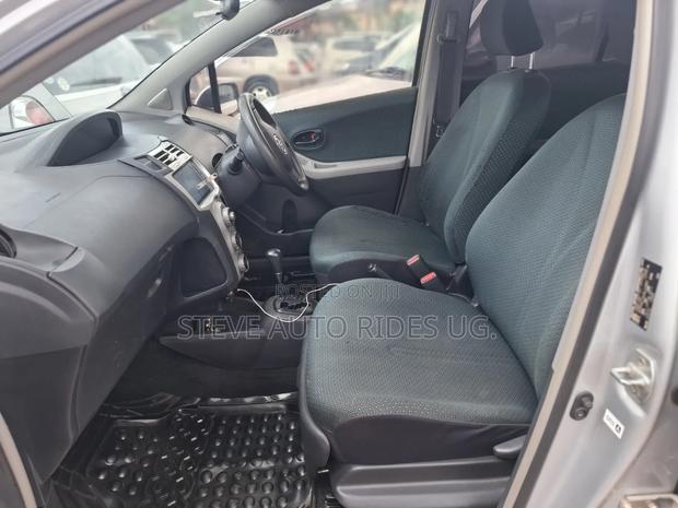 Toyota Vitz 1.3 FWD 5dr 2008 Silver