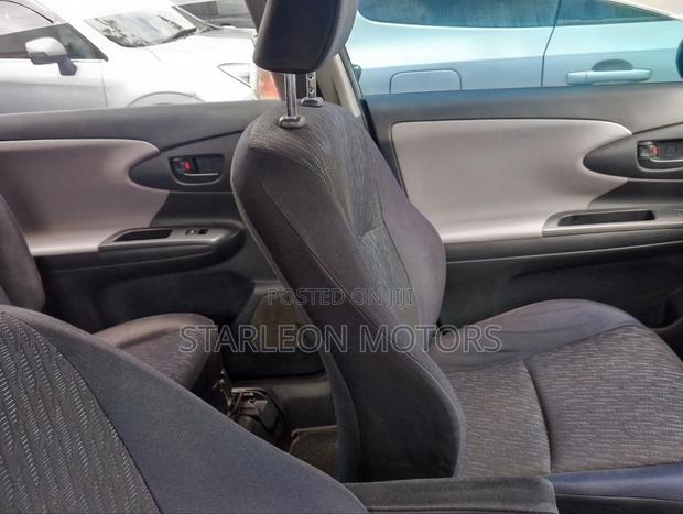 Toyota Wish 2011 Silver