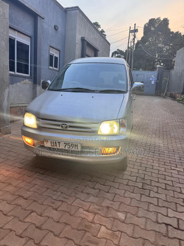 Toyota Noah 2.0 FWD (8 Seater) 2001 Silver
