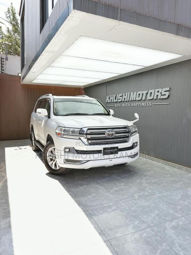 Toyota Land Cruiser 2017 White