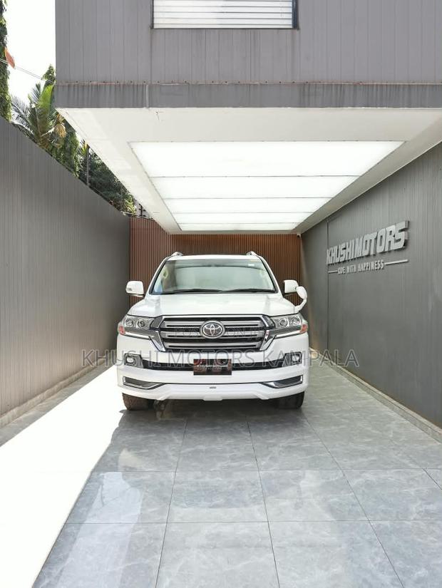 Toyota Land Cruiser 2017 White