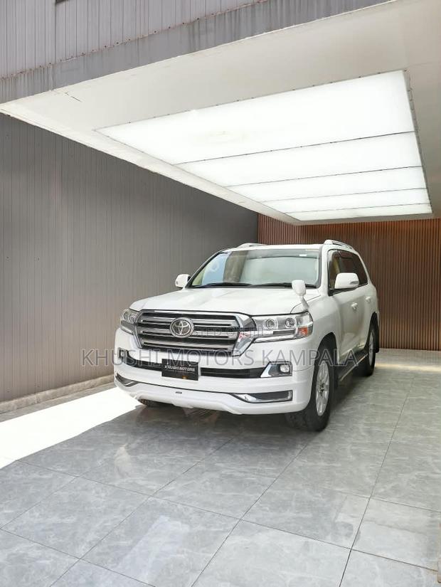 Toyota Land Cruiser 2017 White
