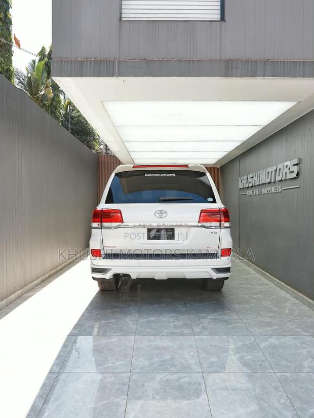 Toyota Land Cruiser 2017 White