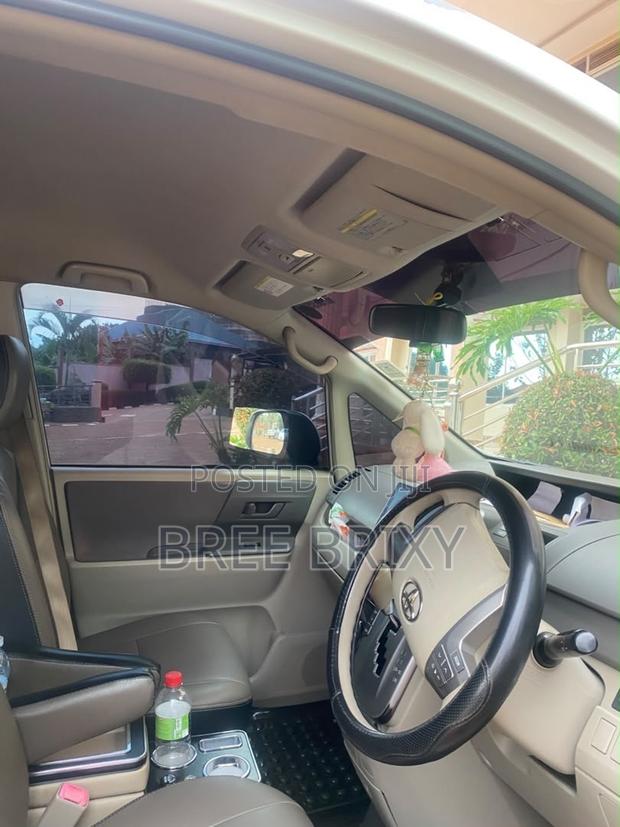 Toyota Noah 2012 White