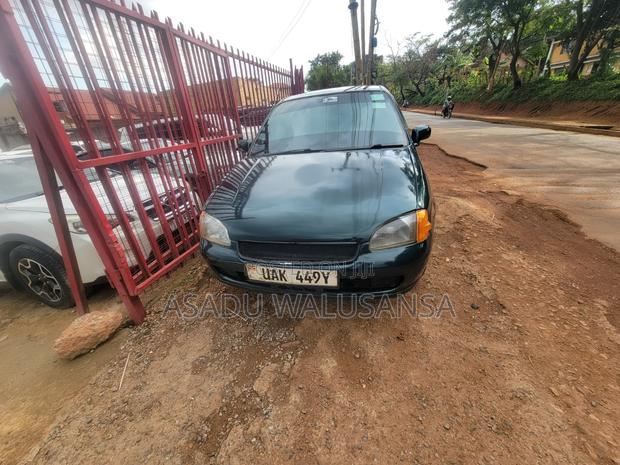 Toyota Starlet 2000 Green