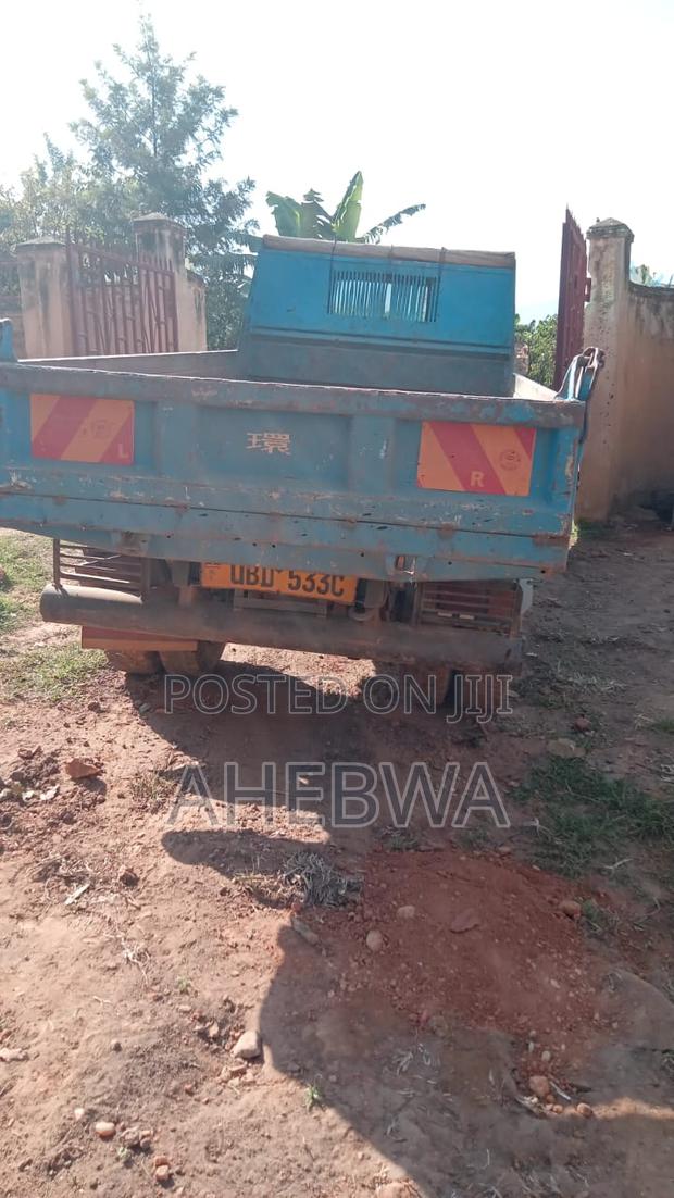 Isuzu ELF Truck 2005 Blue