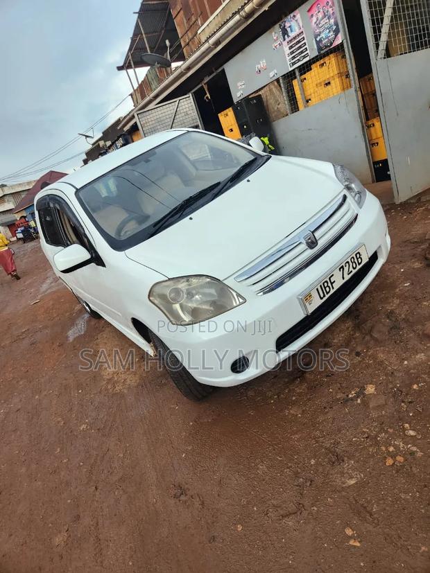 Toyota Raum 1.5 AWD 2008 White