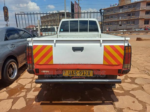 Nissan Hardbody 2010 White