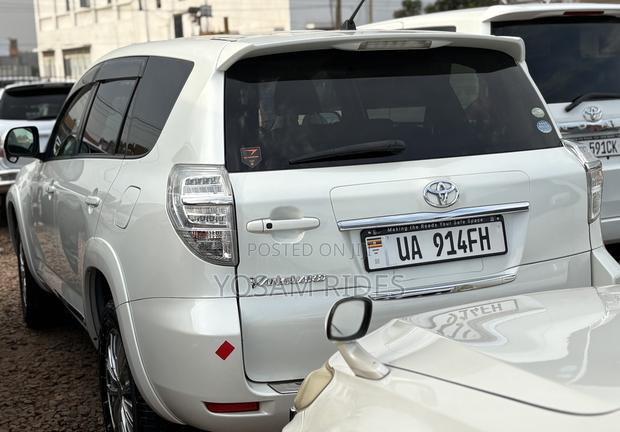 Toyota Vanguard 2012