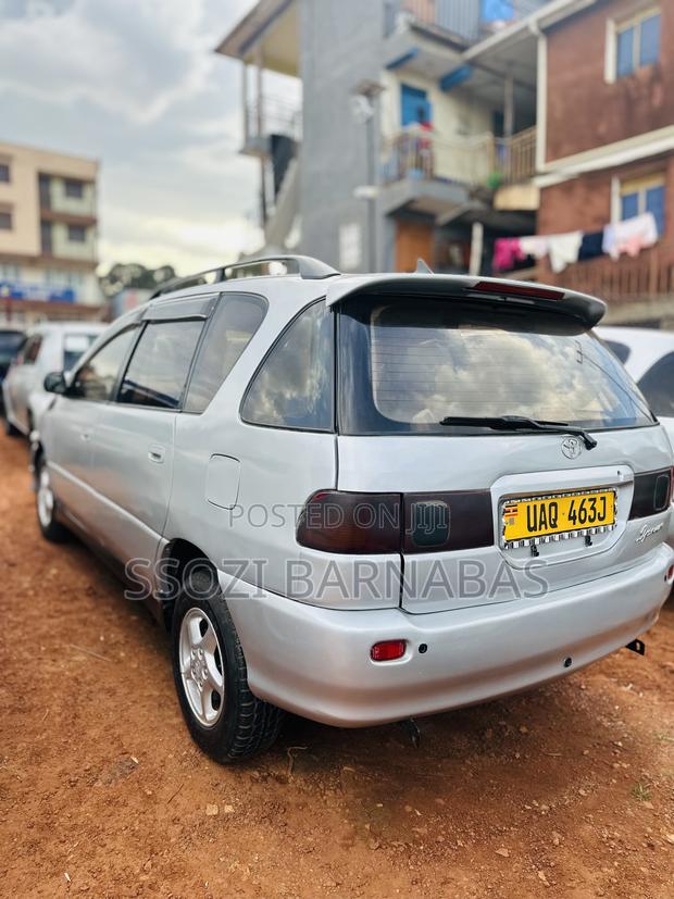 Toyota Ipsum 1998 Silver