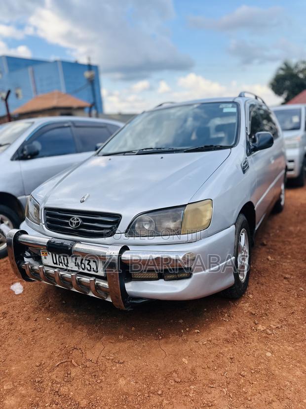 Toyota Ipsum 1998 Silver